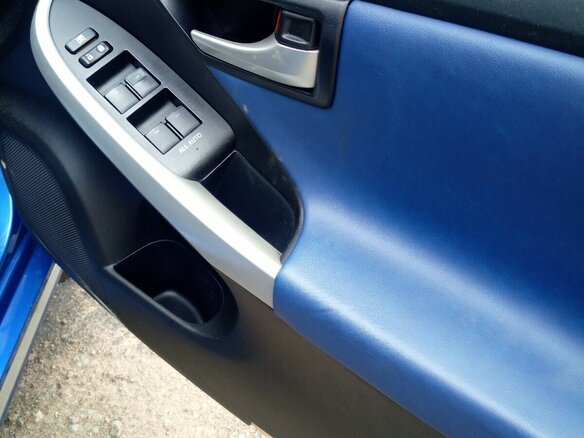 2014 Toyota Prius III Рестайлинг (XW30), синий, 1330000 рублей - вид 12