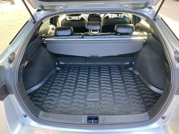 2020 Toyota Prius IV Рестайлинг (XW50), серый, 2370000 рублей - вид 15