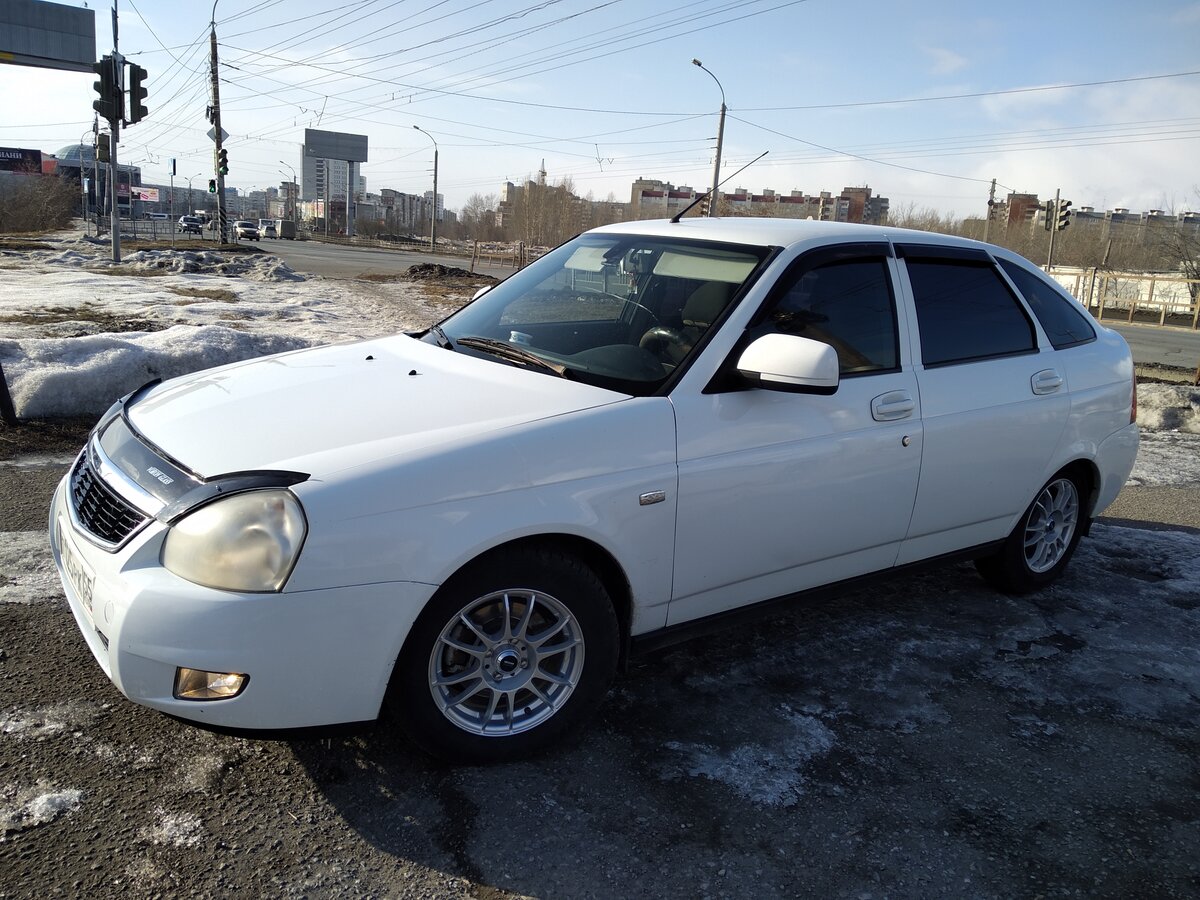 Приора белая 202