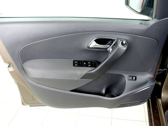 2014 Volkswagen Polo V, коричневый - вид 9