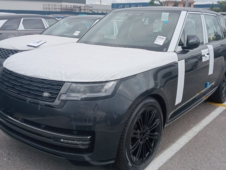 Купить б/у Land Rover Range Rover V P360 MHEV 3.0 AT (360 л.с.) 4WD
