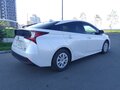 2019 Toyota Prius IV Рестайлинг (XW50), белый, 1900000 рублей - вид 2