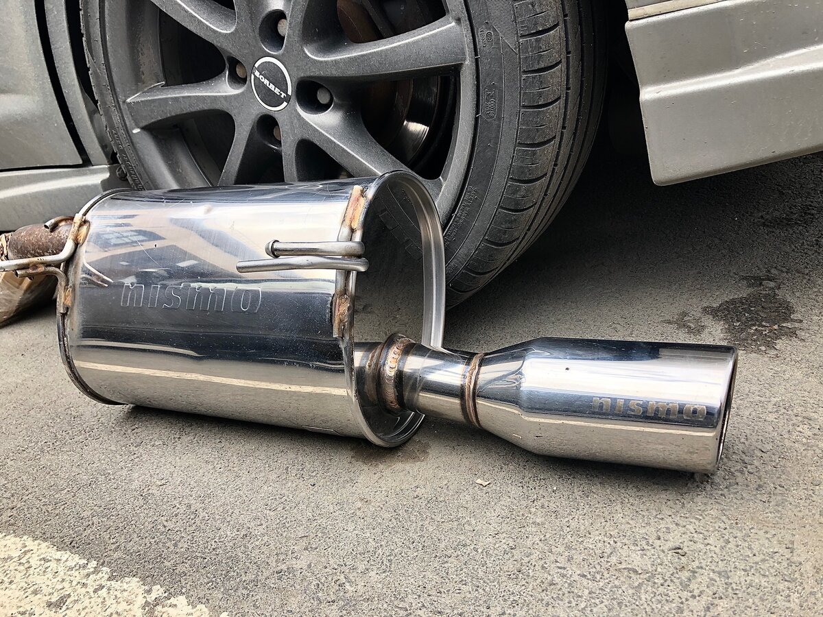 Ниссан стреляет в глушитель - 86 фото