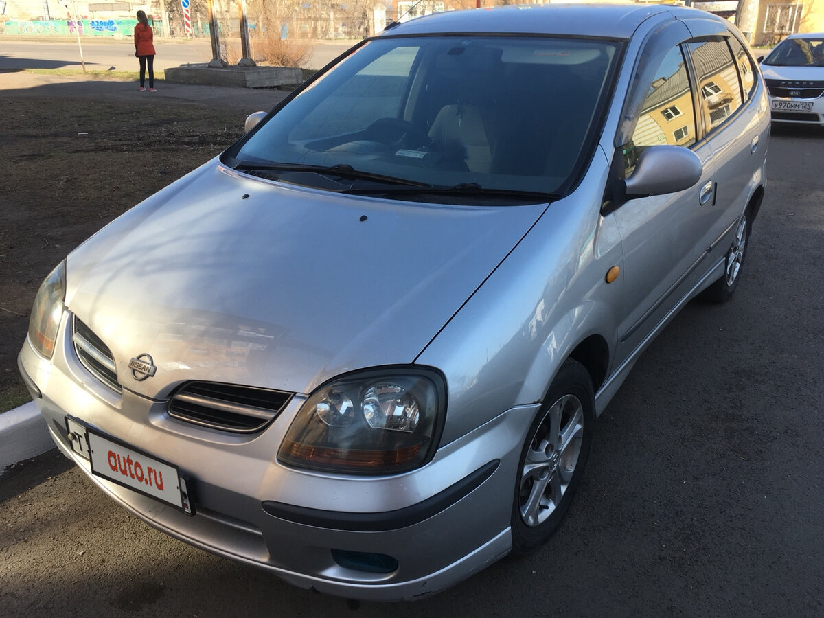 Ниссан Тино 2003