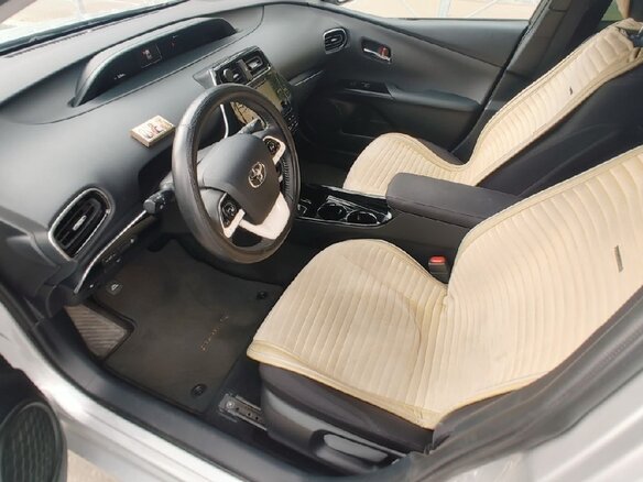 2018 Toyota Prius IV Рестайлинг (XW50), серебристый, 2300000 рублей - вид 11