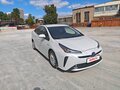 2020 Toyota Prius IV Рестайлинг (XW50), белый, 2750000 рублей - вид 3