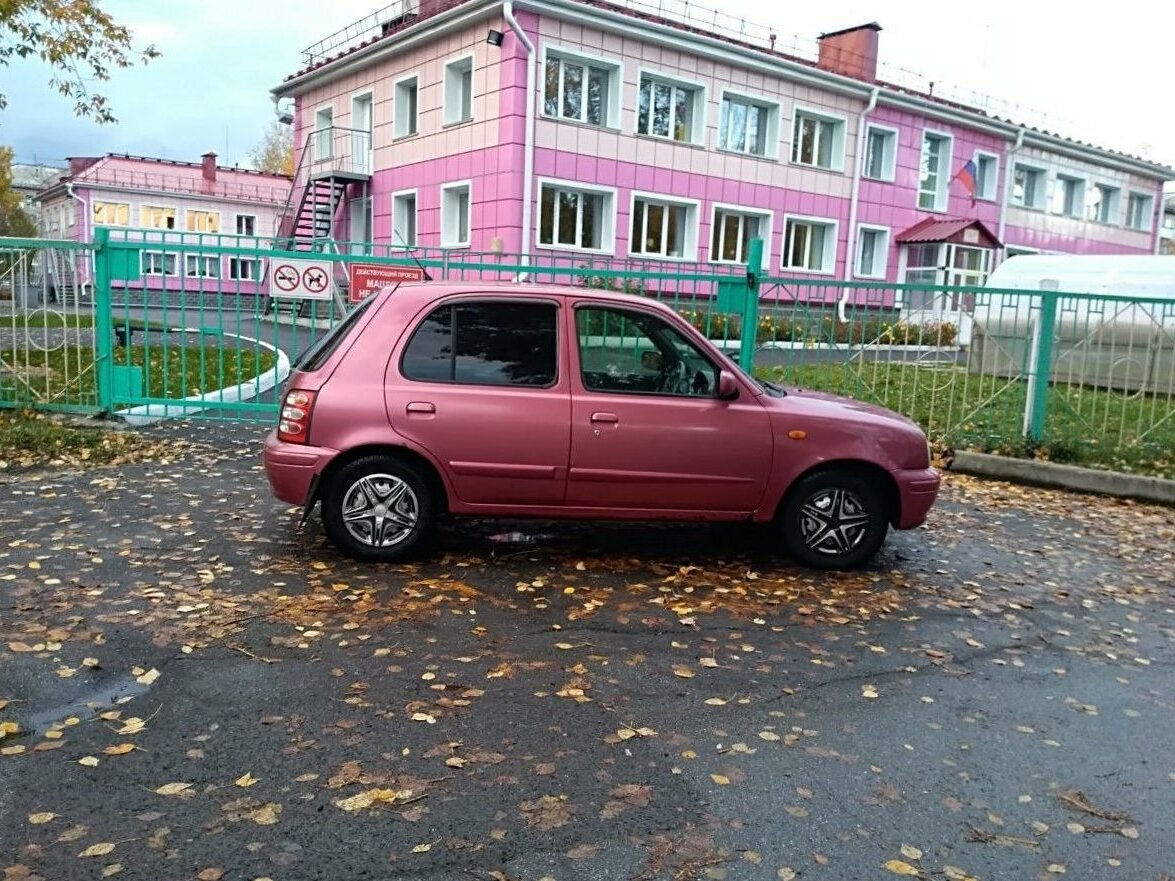 Nissan March k11 Pink