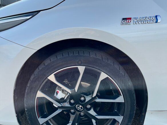 2018 Toyota Prius IV Рестайлинг (XW50), белый, 2350000 рублей - вид 13