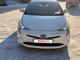 2018 Toyota Prius IV Рестайлинг (XW50), белый, 2000000 рублей, вид 1