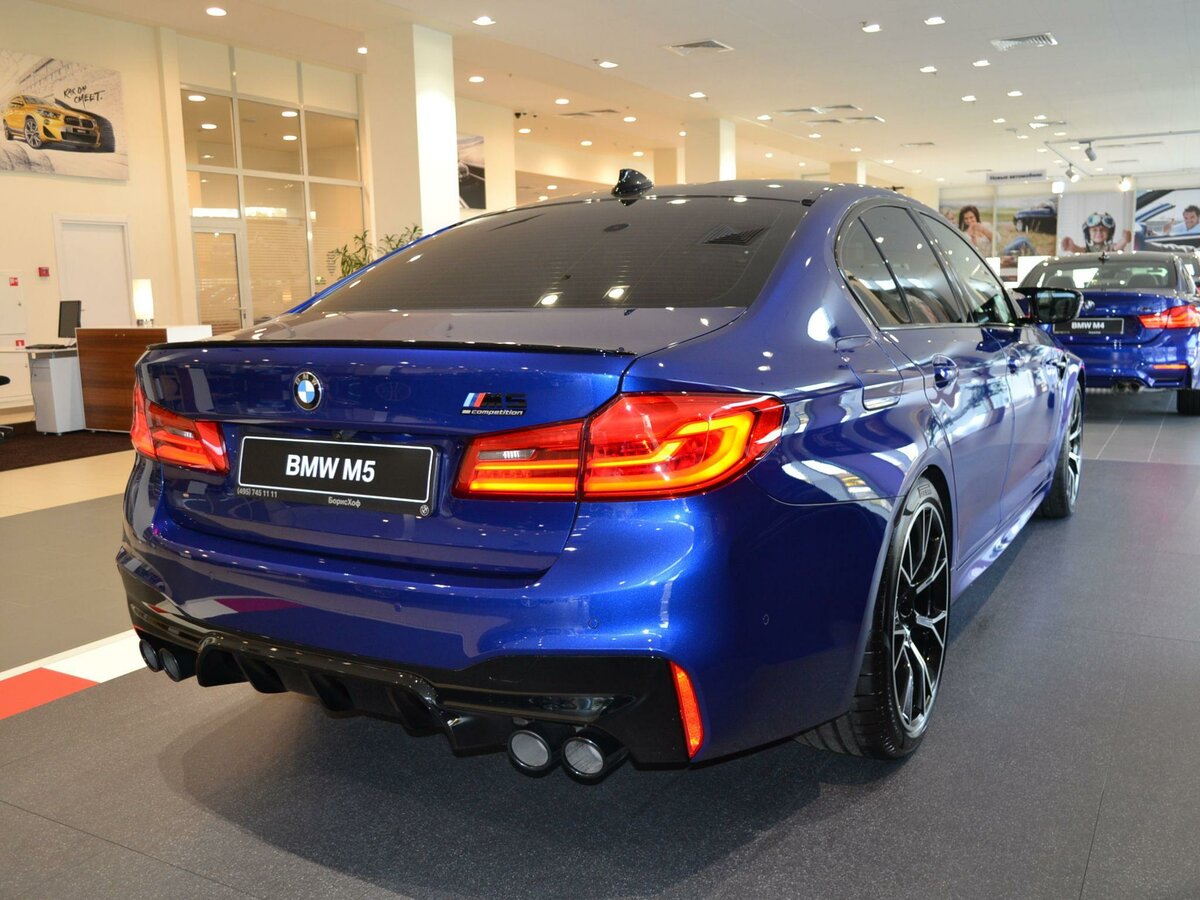 BMW m5 f90 Competition голубая