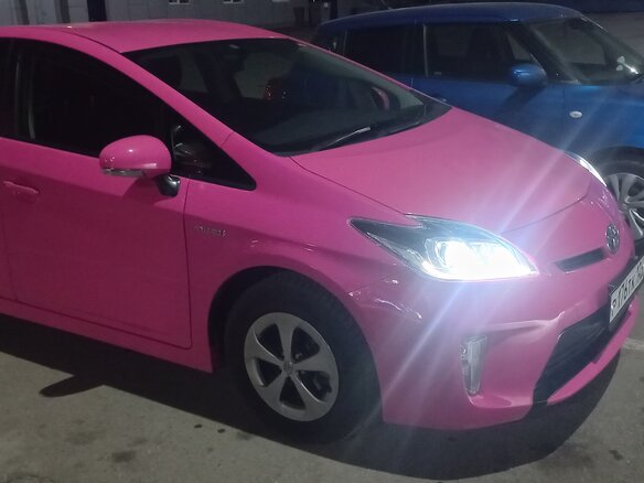 2014 Toyota Prius III Рестайлинг (XW30), розовый, 1250000 рублей - вид 14