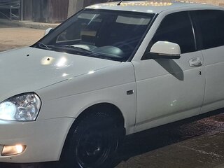 2016 Lada (ВАЗ) Priora I Рестайлинг, белый, 680000 рублей, вид 1