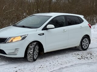 2013 Kia Rio 4-speed III, белый, 858000 рублей, вид 1