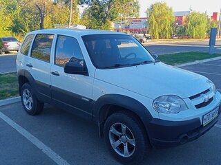 Шевроле Нива 2014 белый