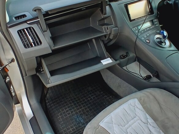 2010 Toyota Prius III (XW30), серый, 1030000 рублей - вид 24