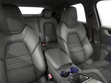 2026 Porsche Cayenne GTS Coupé III Рестайлинг, серый, 17342000 рублей, вид 4