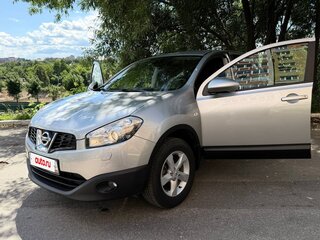 2013 Nissan Qashqai I Рестайлинг, серебристый, 1700000 рублей, вид 1