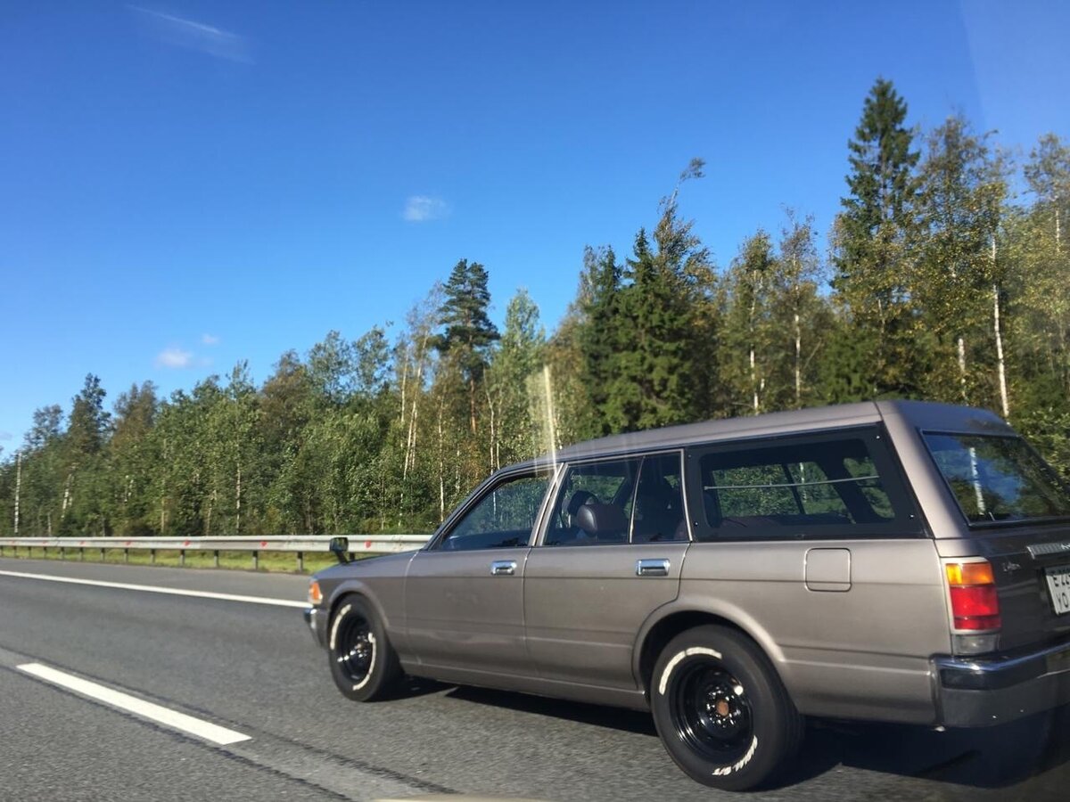 Toyota crown wagon s130