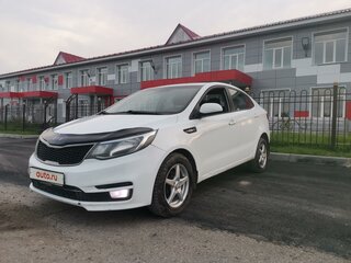 2015 Kia Rio III Рестайлинг, белый, 1050000 рублей, вид 1