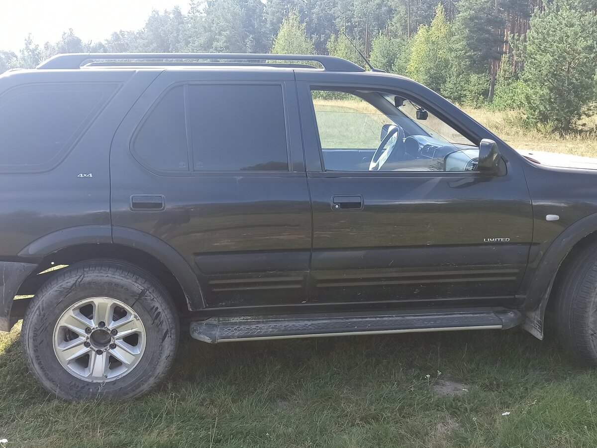 Opel Frontera a чёрная