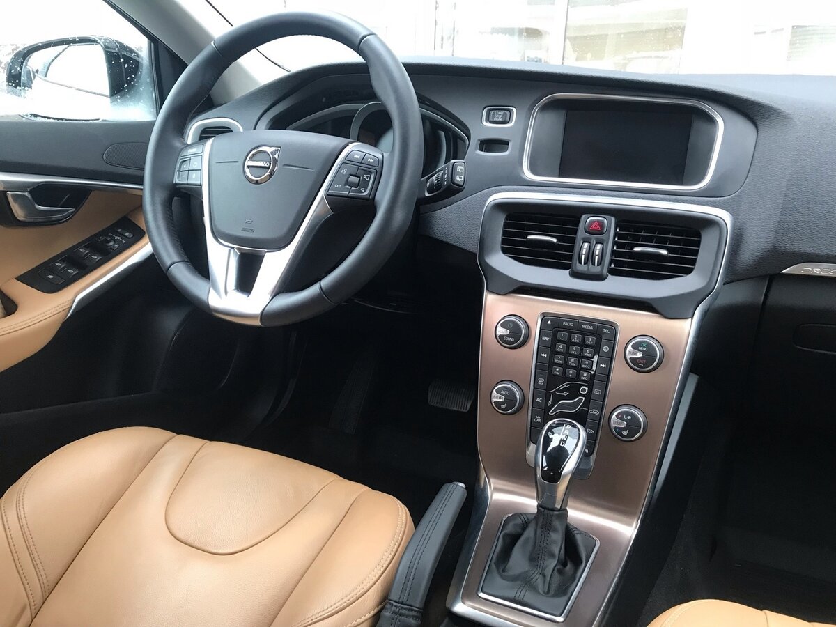 Volvo v40 cross country робот проблемы