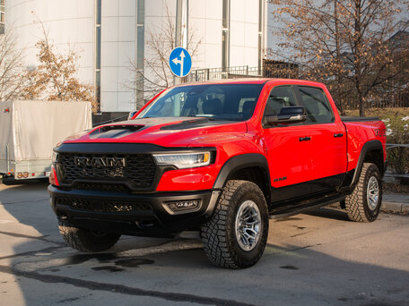 2025 Ram 1500 RHO V Рестайлинг, пурпурный, 12999000 рублей, вид 1
