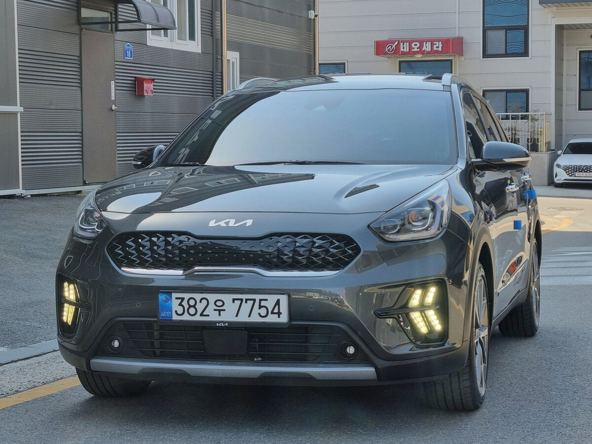 Купить б/у Kia Niro I Рестайлинг 1.6hyb AMT (105 л.с.) гибрид робот во ...