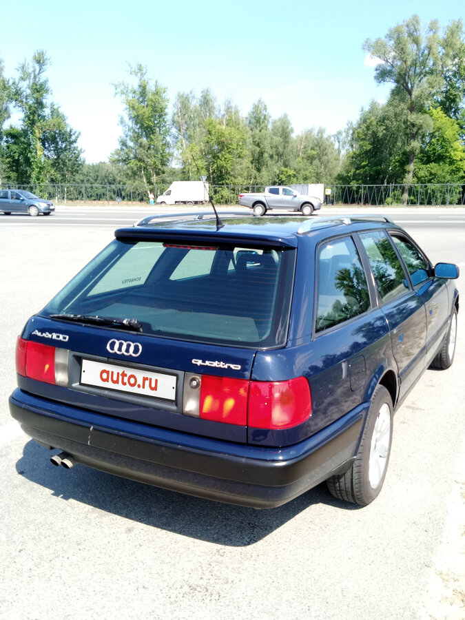 Ауди 100 синий