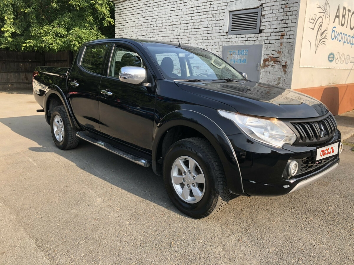 Митсубиси l200 черный дым