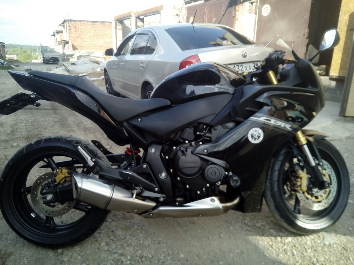 Honda cbr1100xx черный матовый