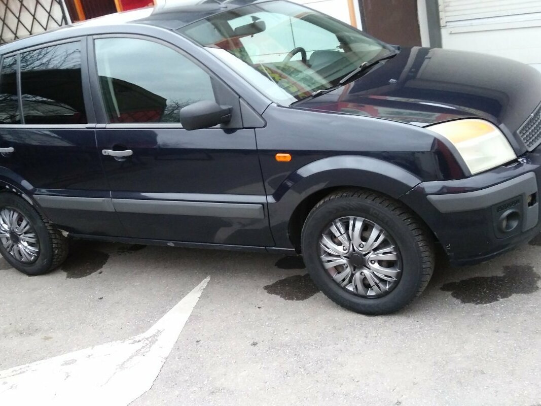 Ford Fusion черный