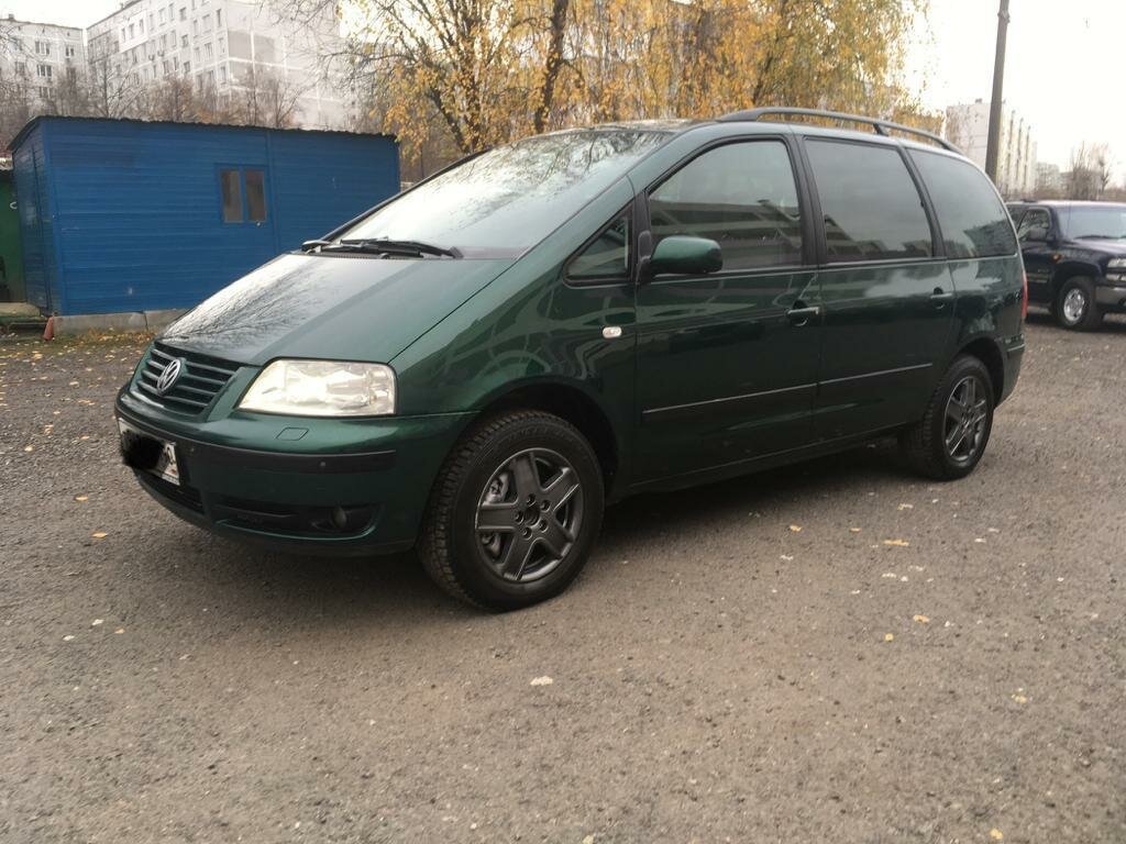 Зеленый фольксваген минивэн