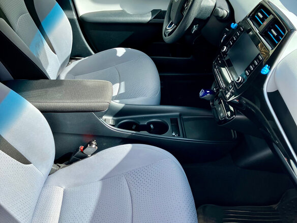 2021 Toyota Prius IV Рестайлинг (XW50), чёрный, 2100000 рублей - вид 7