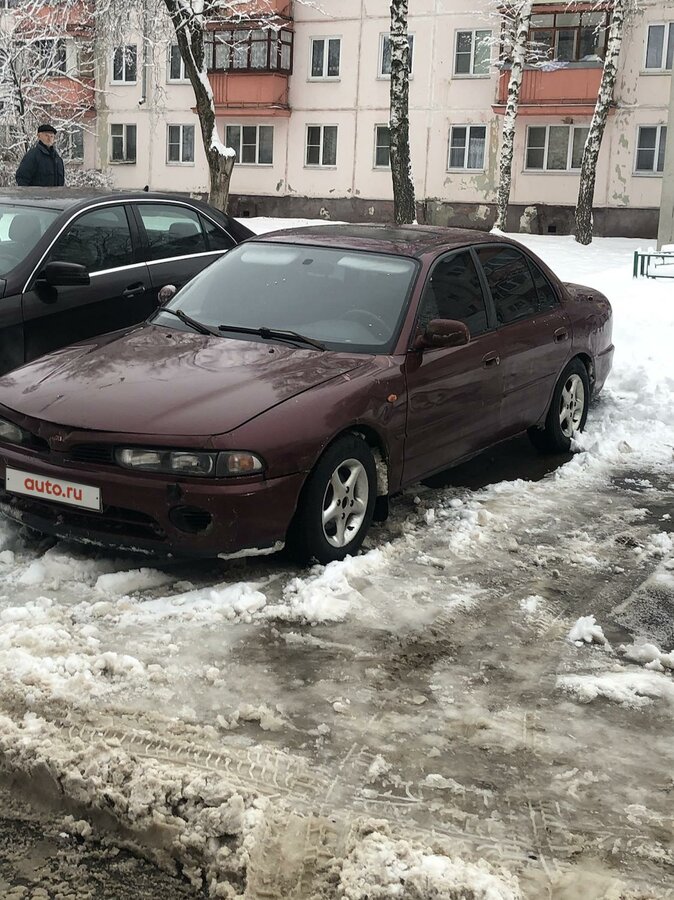 Красный митсубиси галант