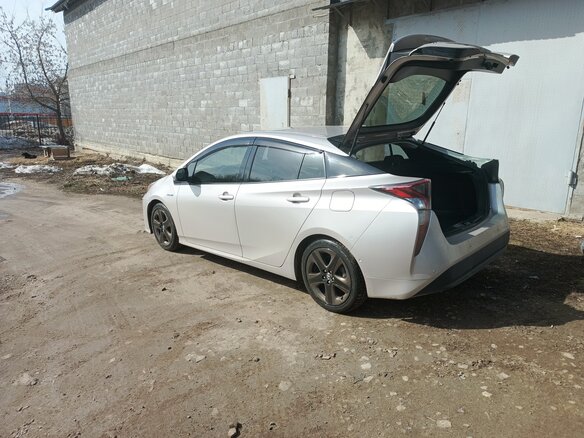 2016 Toyota Prius IV (XW50), серебристый, 1450000 рублей - вид 7