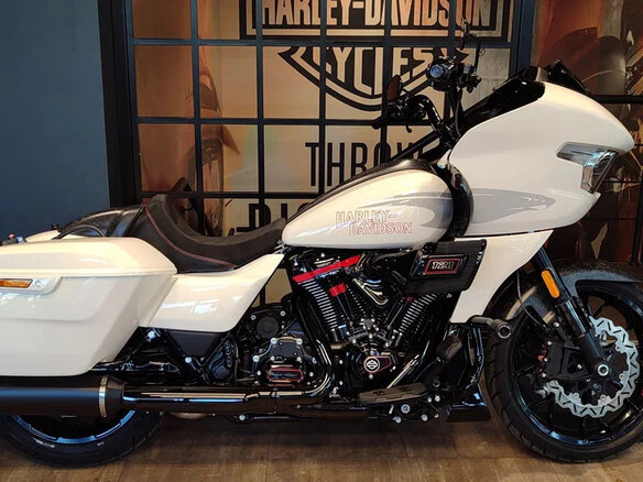 2024 Harley-Davidson CVO Road Glide ST, белый - вид 13