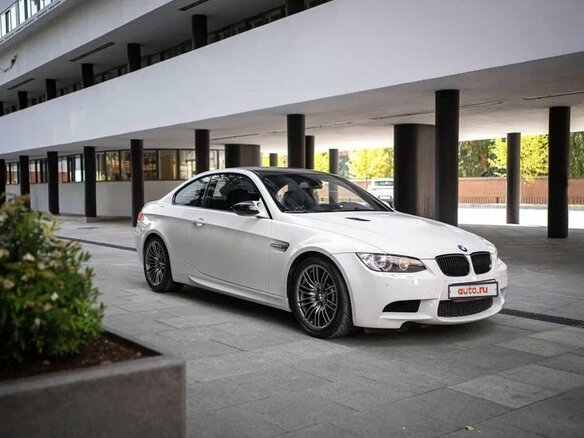 2009 BMW M3 IV (E90), белый - вид 2
