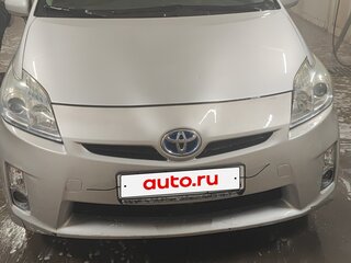 2010 Toyota Prius III (XW30), серебристый, 1300000 рублей, вид 1