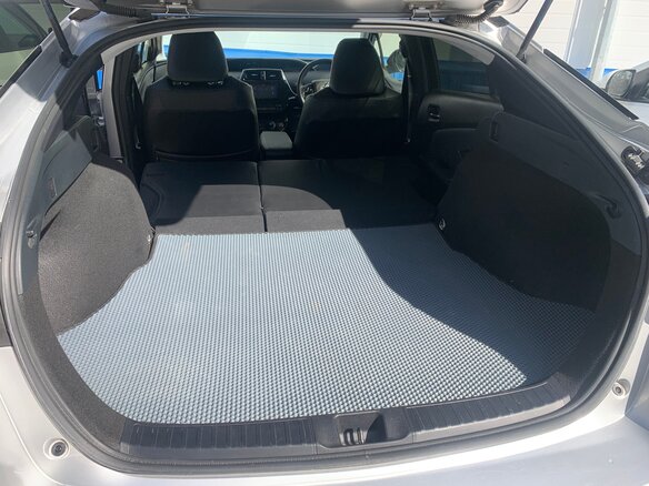 2020 Toyota Prius IV Рестайлинг (XW50), серый, 1950000 рублей - вид 26