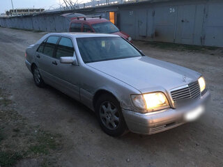 1997 Mercedes-Benz S-Класс 280 III (W140) Рестайлинг, серебристый, 550000 рублей, вид 1
