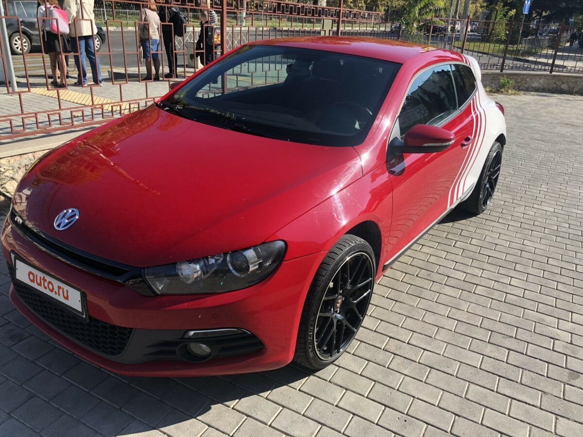 VW Scirocco красный