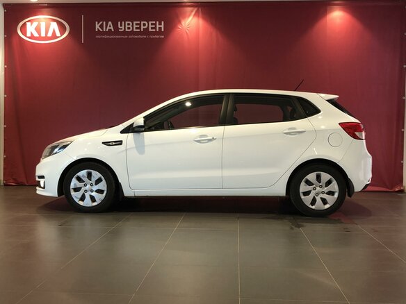 2016 Kia Rio III Рестайлинг, белый - вид 1