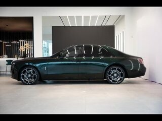 2025 Rolls-Royce Ghost Black Badge II Рестайлинг (Series II), зелёный, 44690032 рублей, вид 4
