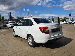 2026 Lada (ВАЗ) Granta I Рестайлинг, белый, 1101000 рублей, вид 4