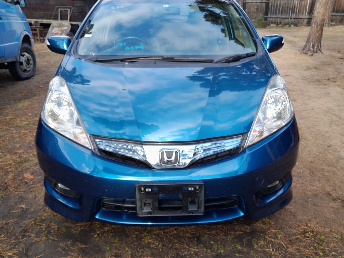 Купить б/у Honda Fit Shuttle I 1.3hyb CVT (88 л.с.) гибрид вариатор в ...