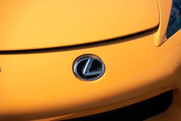 Купить б/у Lexus LFA 2010-2012 4.8 AMT (560 л.с.) бензин робот во ...