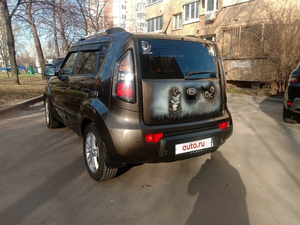 Коричневый киа хэтчбек
