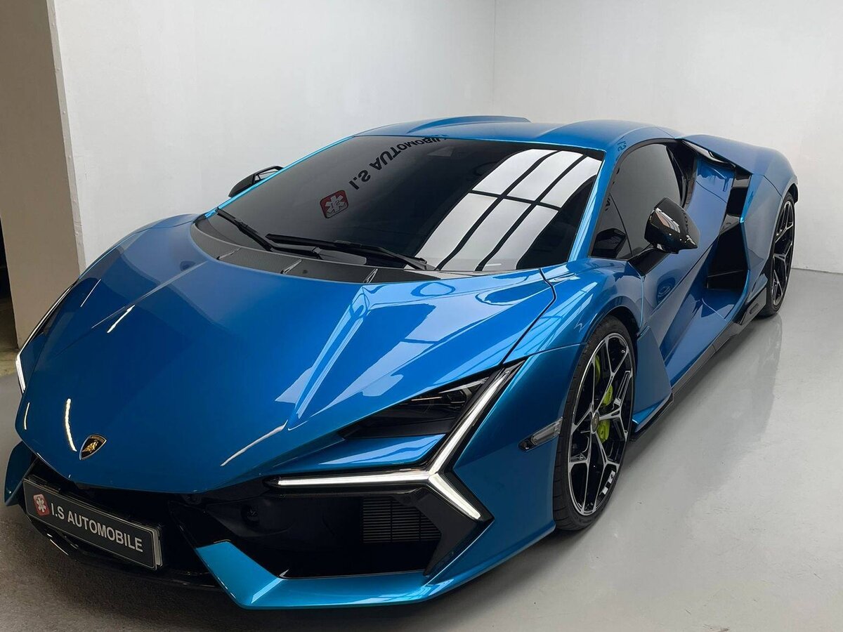 Lamborghini Revuelto