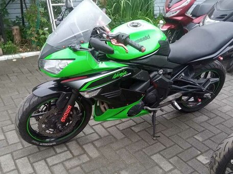 Kawasaki Ninja 400 6