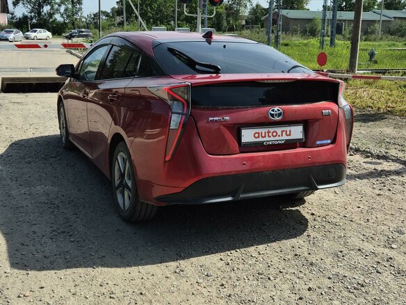 2016 Toyota Prius IV (XW50), красный, 1800000 рублей - вид 3